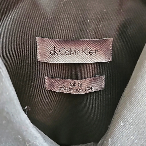 CALVIN Klein Button-Down Shirt. - Picture 2 of 6